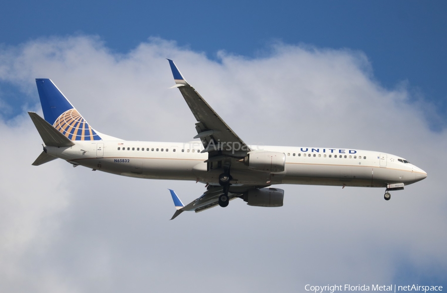 United Airlines Boeing 737-924(ER) (N65832) | Photo 405457
