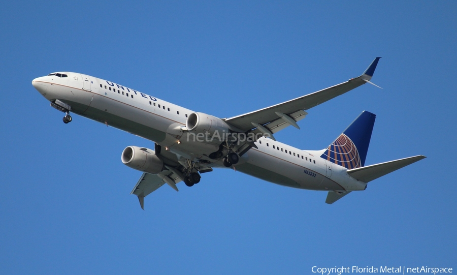 United Airlines Boeing 737-924(ER) (N65832) | Photo 311346