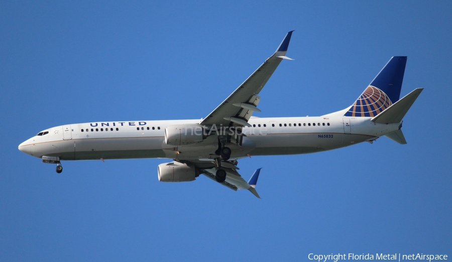 United Airlines Boeing 737-924(ER) (N65832) | Photo 405458
