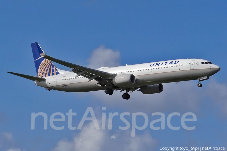 United Airlines Boeing 737-924(ER) (N65832) | Photo 68307