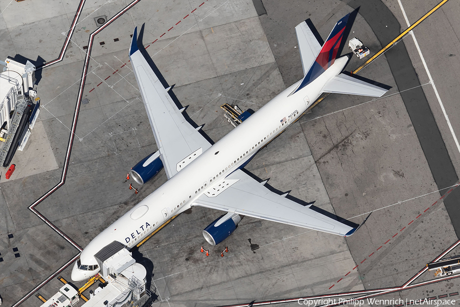 Delta Air Lines Boeing 757-232 (N658DL) | Photo 312601