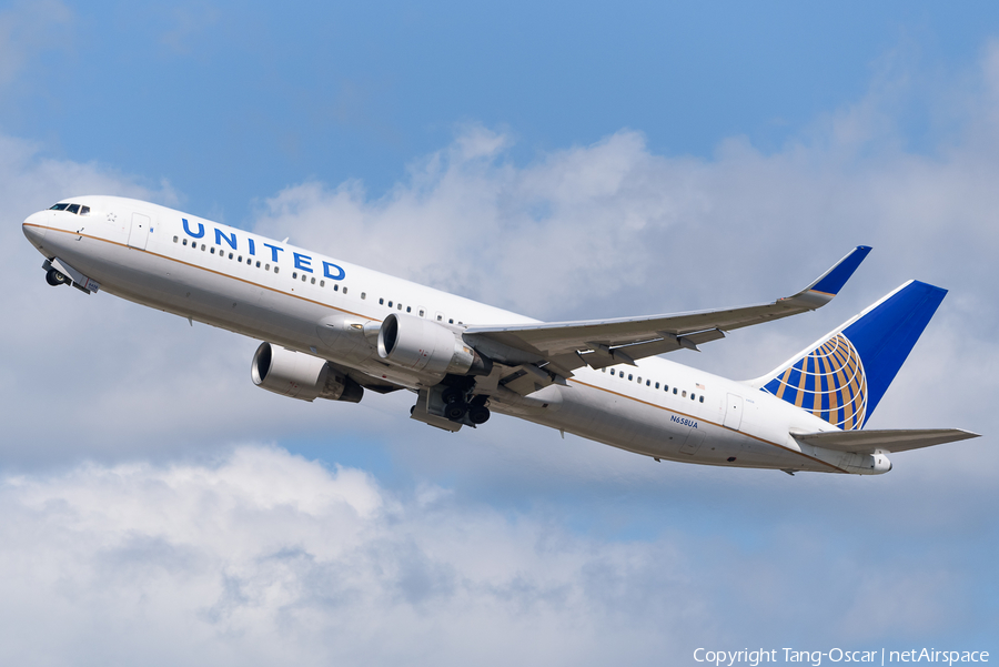 United Airlines Boeing 767-322(ER) (N658UA) | Photo 598714