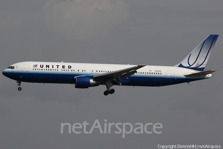 United Airlines Boeing 767-322(ER) (N658UA) | Photo 397611