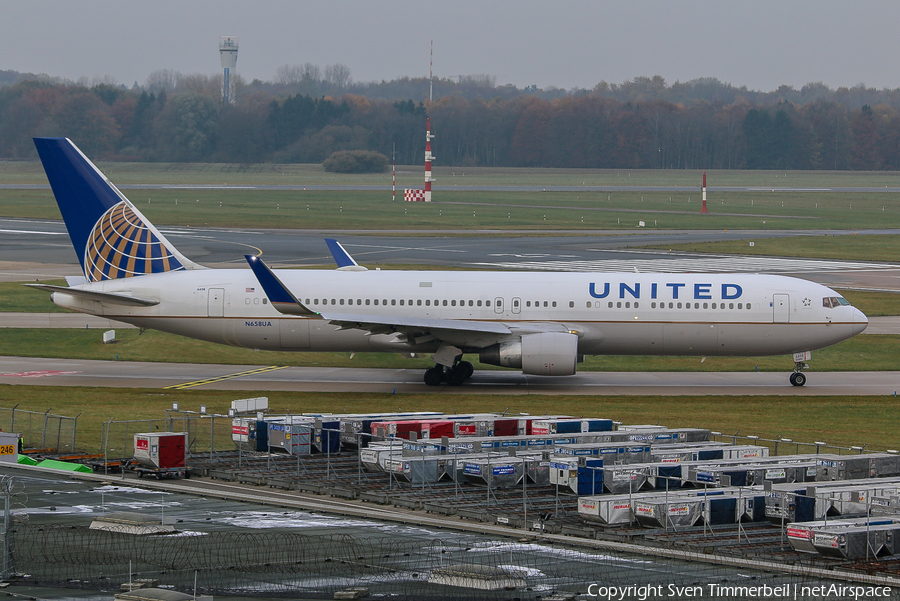 United Airlines Boeing 767-322(ER) (N658UA) | Photo 130686