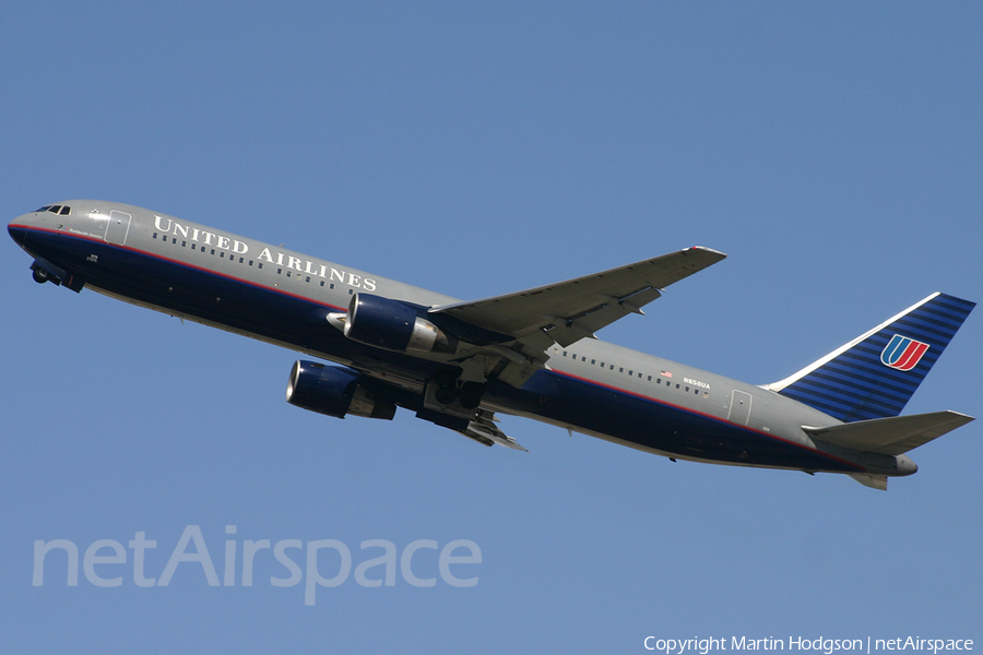 United Airlines Boeing 767-322(ER) (N658UA) | Photo 299555