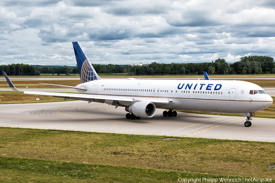 United Airlines Boeing 767-322(ER) (N658UA) | Photo 194961