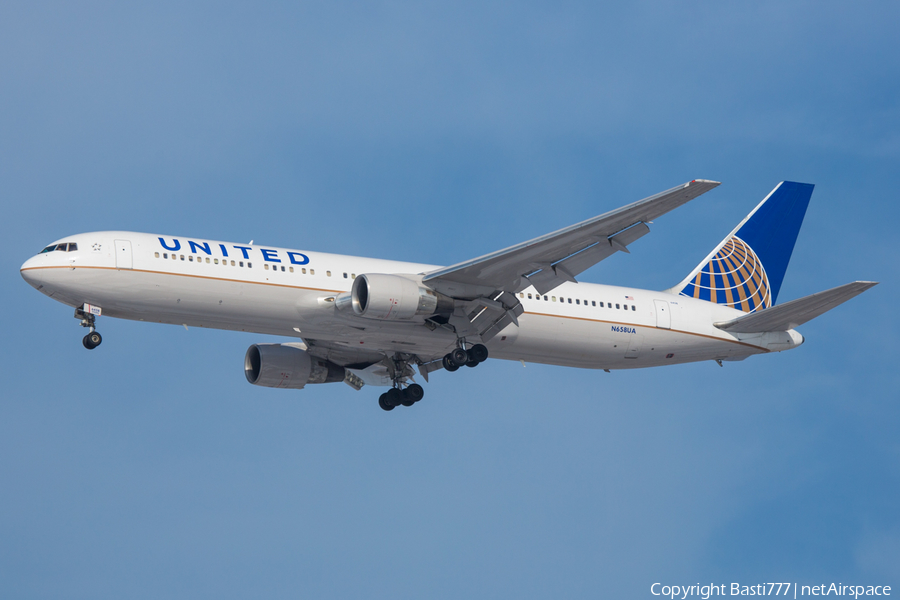 United Airlines Boeing 767-322(ER) (N658UA) | Photo 66796
