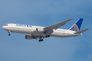 United Airlines Boeing 767-322(ER) (N658UA) at  Chicago - O'Hare International, United States