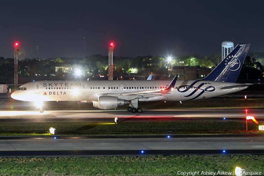 Delta Air Lines Boeing 757-232 (N659DL) | Photo 158471