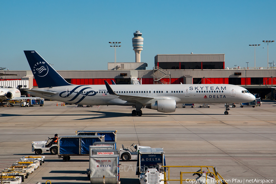 Delta Air Lines Boeing 757-232 (N659DL) | Photo 95364