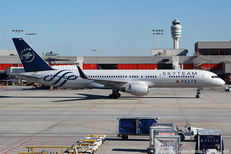 Delta Air Lines Boeing 757-232 (N659DL) | Photo 99394