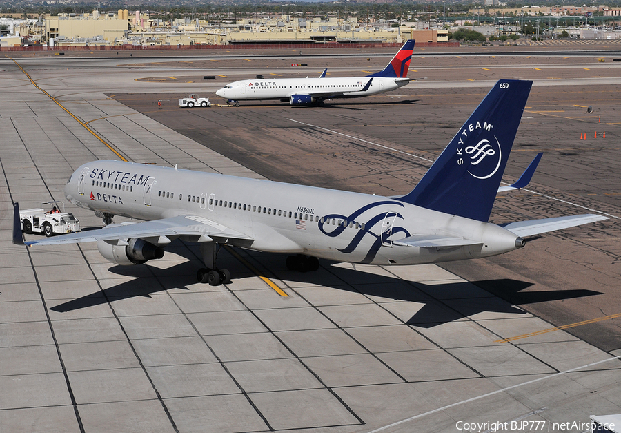 Delta Air Lines Boeing 757-232 (N659DL) | Photo 194511