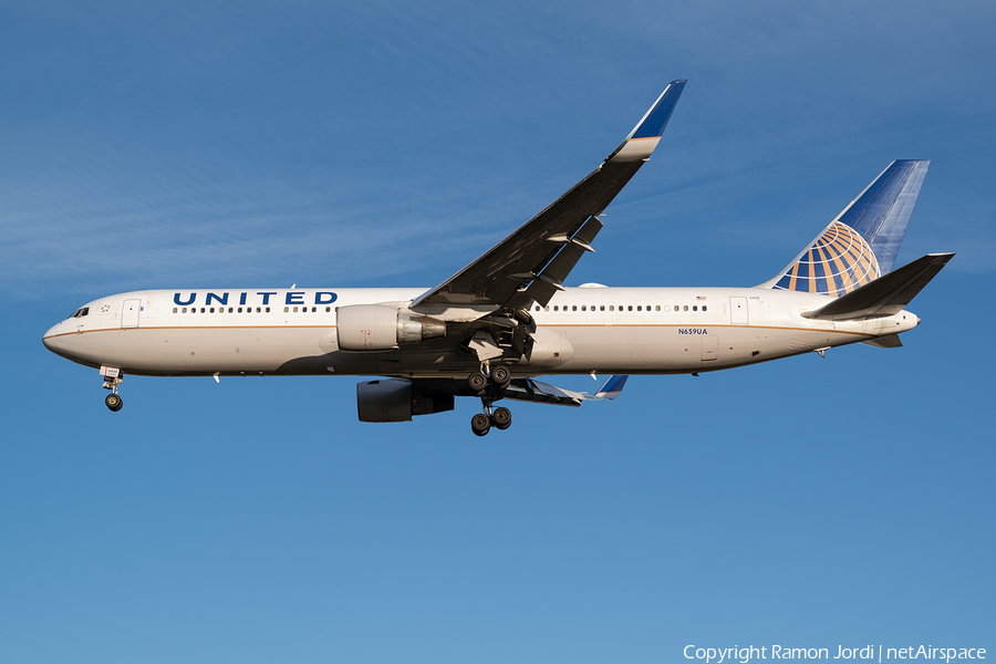 United Airlines Boeing 767-322(ER) (N659UA) | Photo 382188