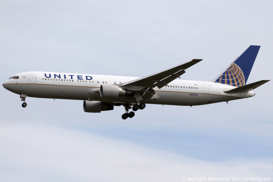 United Airlines Boeing 767-322(ER) (N659UA) | Photo 136318