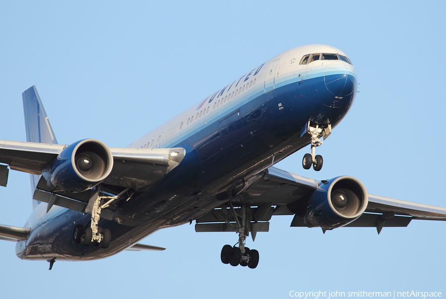 United Airlines Boeing 767-322(ER) (N659UA) | Photo 24853