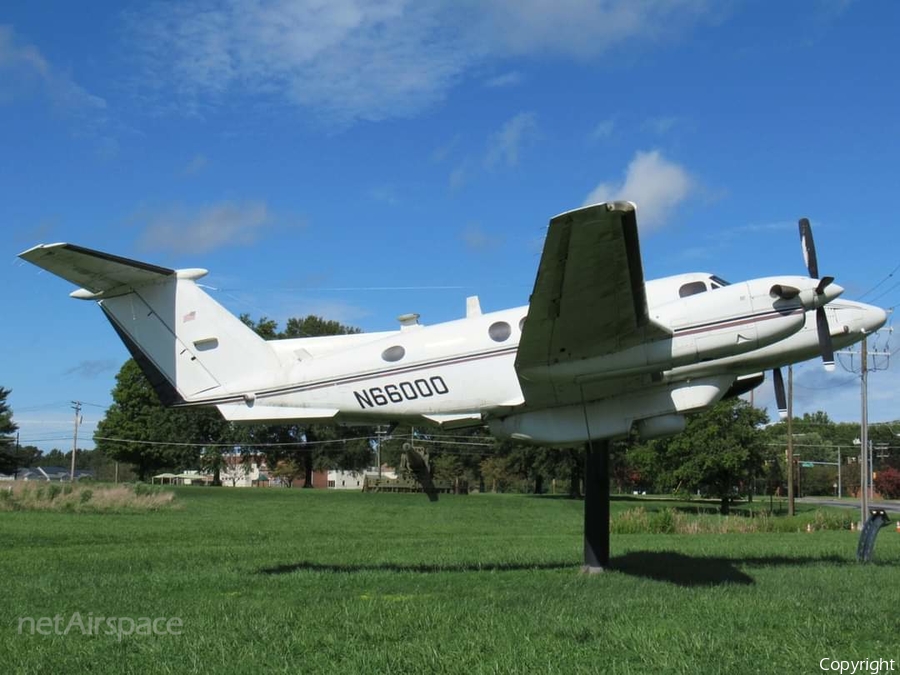 United States Army Beech King Air A200 (N66000) | Photo 450489