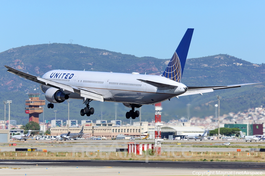 United Airlines Boeing 767-424(ER) (N66051) | Photo 182645