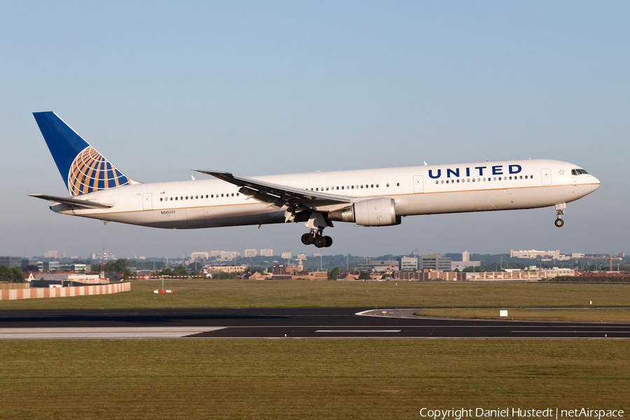 United Airlines Boeing 767-424(ER) (N66051) | Photo 646540