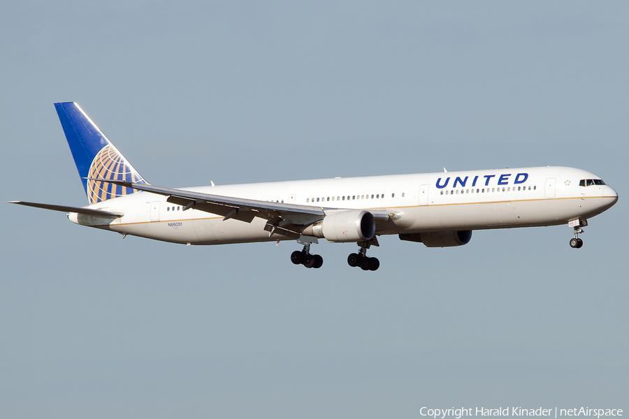 United Airlines Boeing 767-424(ER) (N66051) | Photo 301525