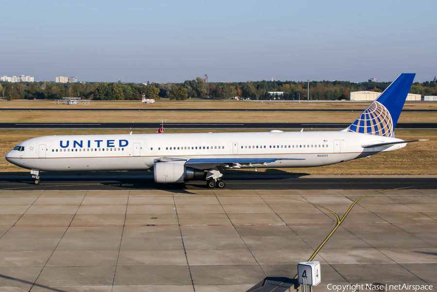 United Airlines Boeing 767-424(ER) (N66051) | Photo 274075