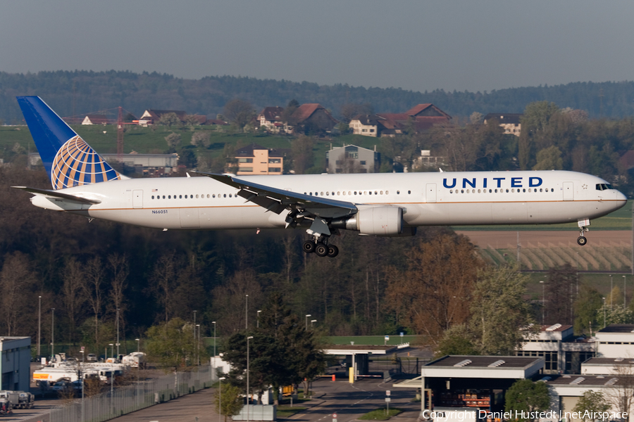 United Airlines Boeing 767-424(ER) (N66051) | Photo 421606