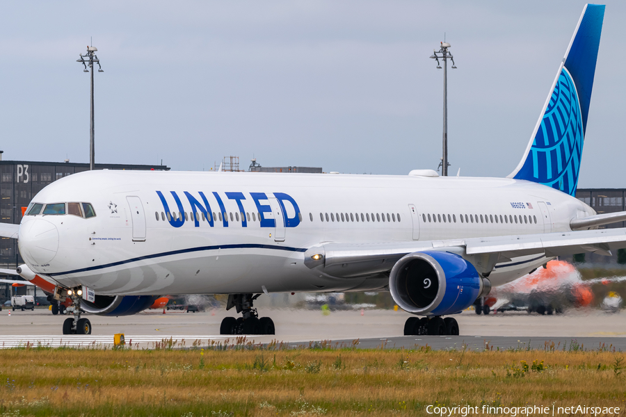 United Airlines Boeing 767-424(ER) (N66056) | Photo 516705