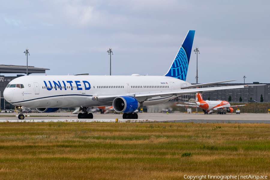 United Airlines Boeing 767-424(ER) (N66056) | Photo 516706