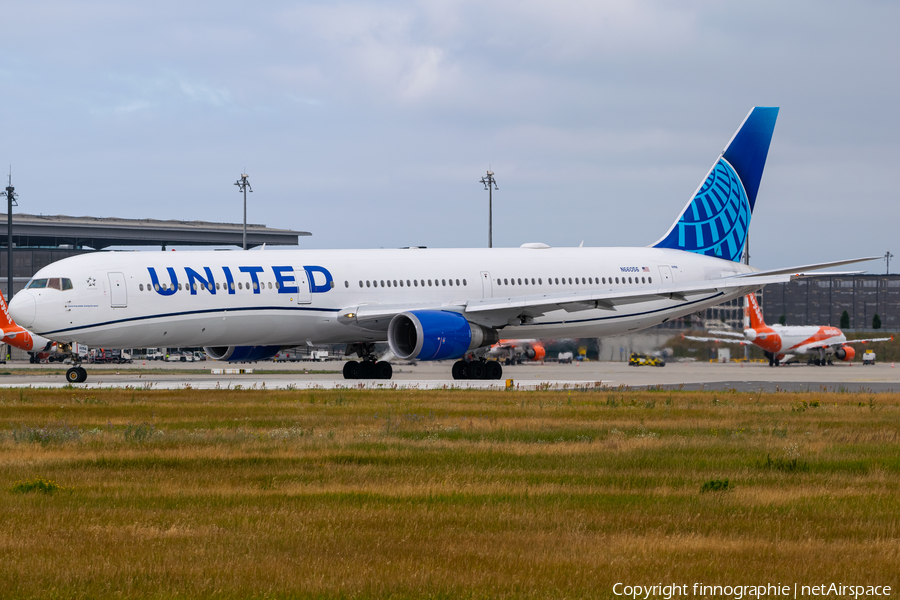 United Airlines Boeing 767-424(ER) (N66056) | Photo 516707