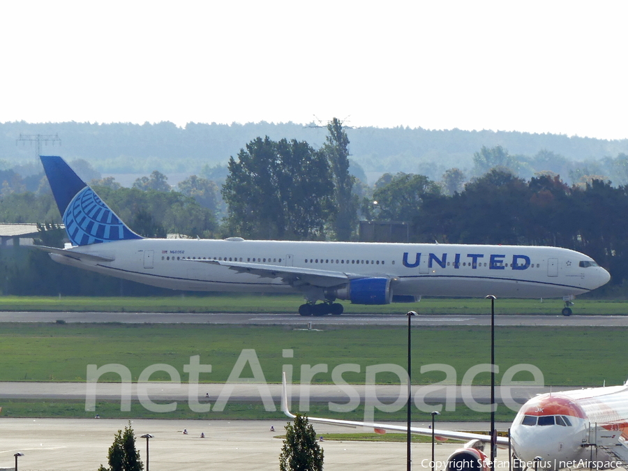 United Airlines Boeing 767-424(ER) (N66056) | Photo 529220