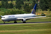 United Airlines Boeing 767-424(ER) (N66057) at  Sao Paulo - Guarulhos - Andre Franco Montoro (Cumbica), Brazil
