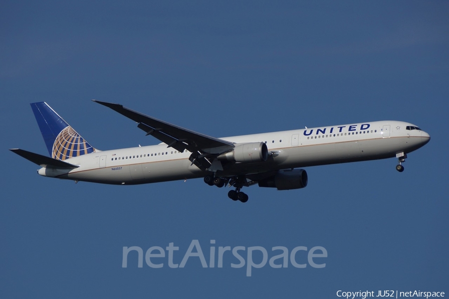 United Airlines Boeing 767-424(ER) (N66057) | Photo 325470