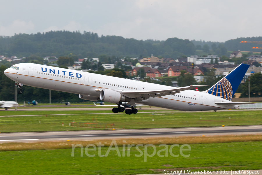 United Airlines Boeing 767-424(ER) (N66057) | Photo 52797