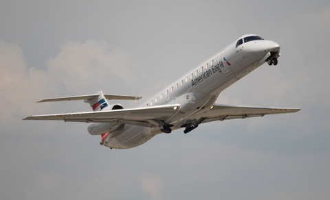 American Eagle Embraer ERJ-145LR (N660CL) at  Detroit - Metropolitan Wayne County, United States