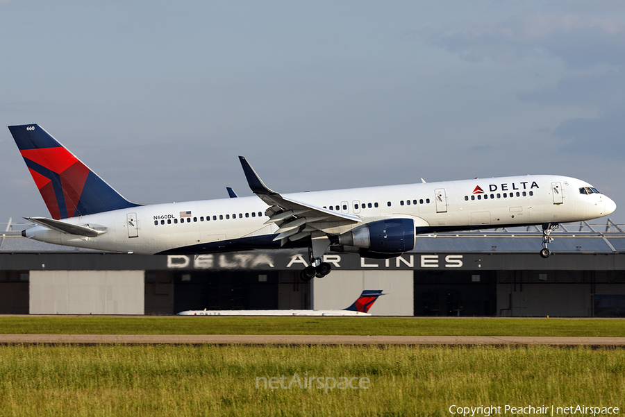 Delta Air Lines Boeing 757-232 (N660DL) | Photo 168121