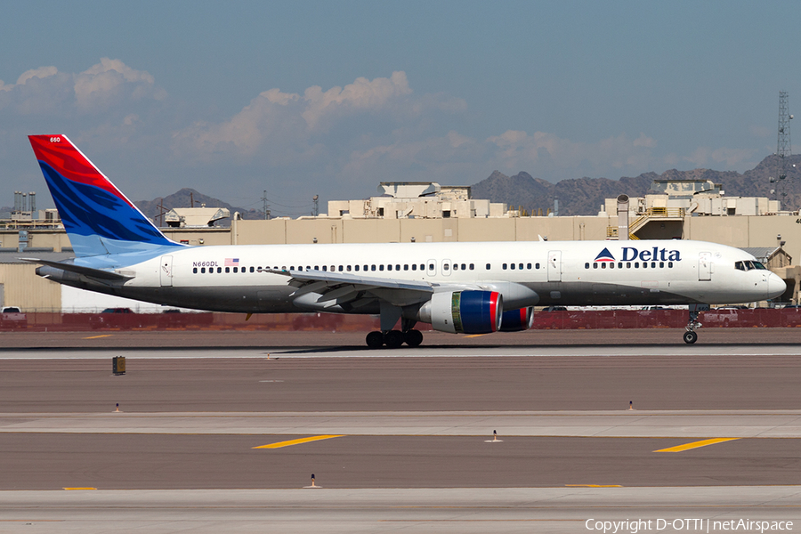 Delta Air Lines Boeing 757-232 (N660DL) | Photo 189298