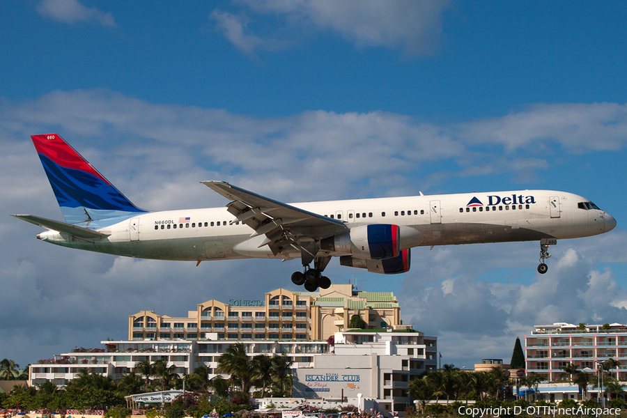 Delta Air Lines Boeing 757-232 (N660DL) | Photo 216837