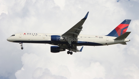 Delta Air Lines Boeing 757-232 (N660DL) at  Tampa - International, United States