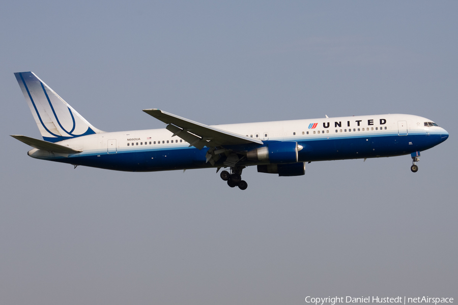 United Airlines Boeing 767-322(ER) (N660UA) | Photo 550806