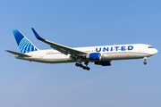United Airlines Boeing 767-322(ER) (N660UA) at  Amsterdam - Schiphol, Netherlands