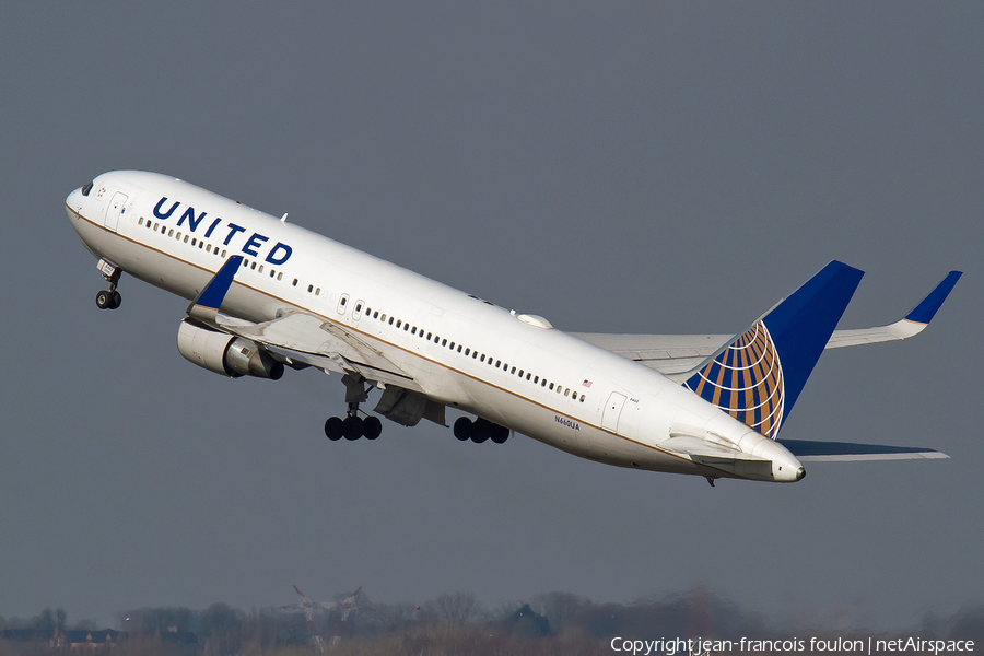 United Airlines Boeing 767-322(ER) (N660UA) | Photo 232931