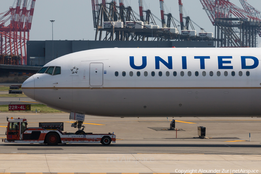 United Airlines Boeing 767-322(ER) (N660UA) | Photo 158644