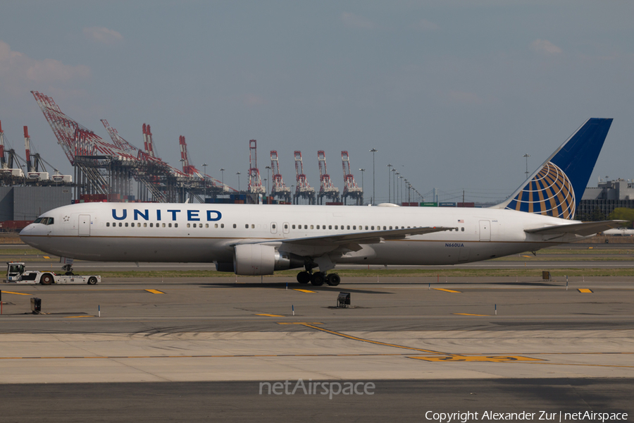 United Airlines Boeing 767-322(ER) (N660UA) | Photo 158677