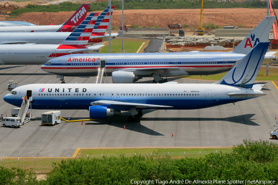 United Airlines Boeing 767-322(ER) (N660UA) | Photo 331658