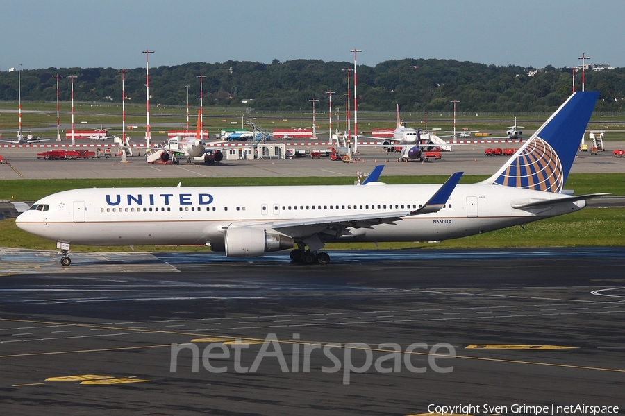 United Airlines Boeing 767-322(ER) (N660UA) | Photo 179636