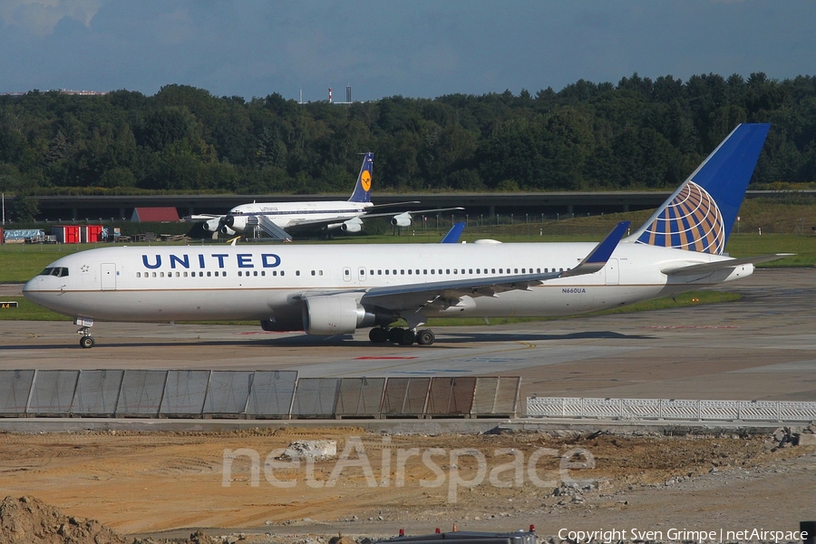 United Airlines Boeing 767-322(ER) (N660UA) | Photo 181279