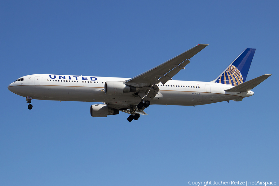 United Airlines Boeing 767-322(ER) (N660UA) | Photo 50399