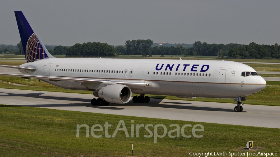 United Airlines Boeing 767-322(ER) (N660UA) | Photo 229939