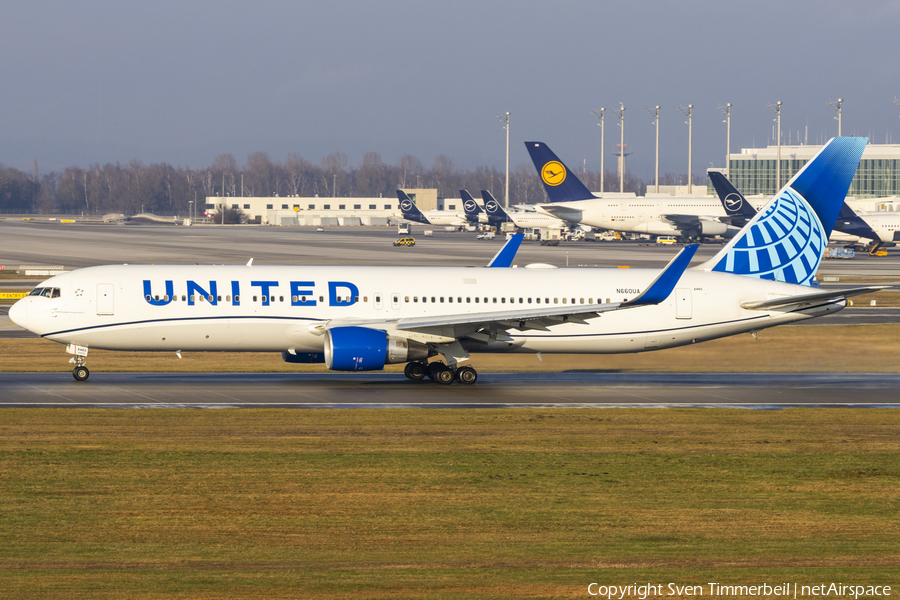 United Airlines Boeing 767-322(ER) (N660UA) | Photo 659747