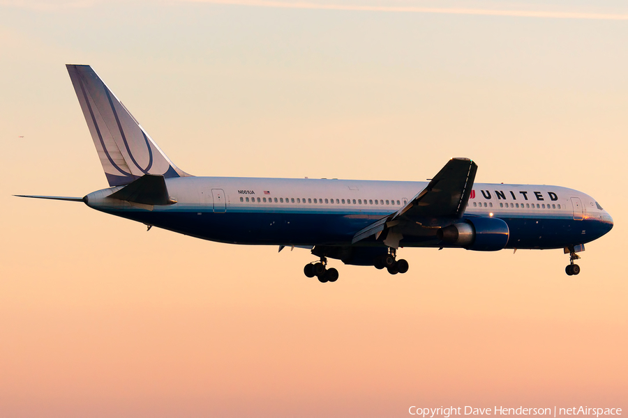 United Airlines Boeing 767-322(ER) (N661UA) | Photo 32519