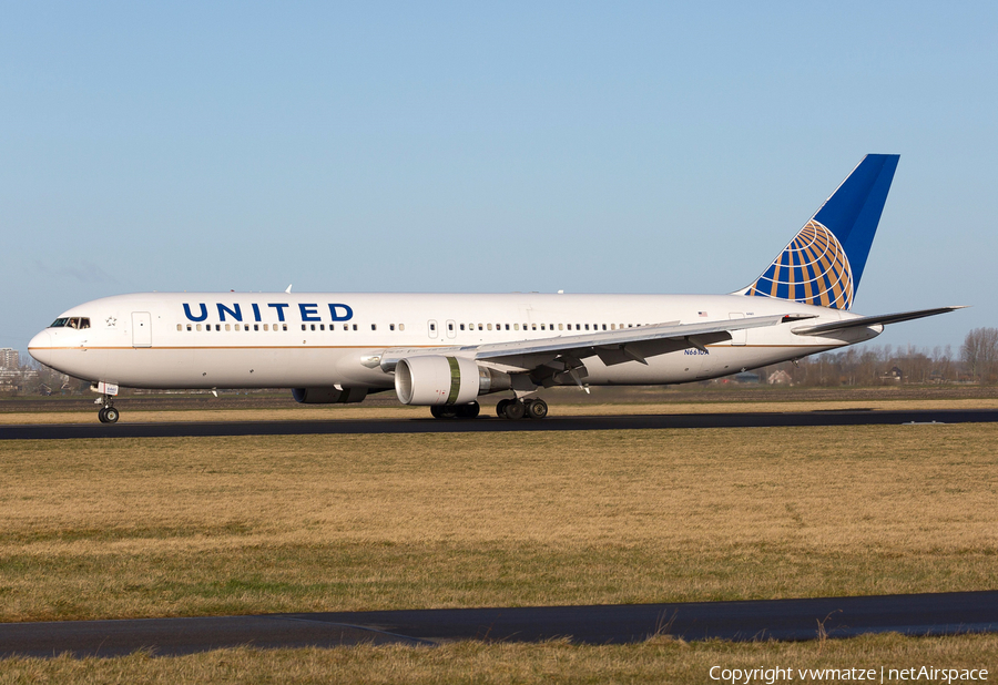 United Airlines Boeing 767-322(ER) (N661UA) | Photo 419665